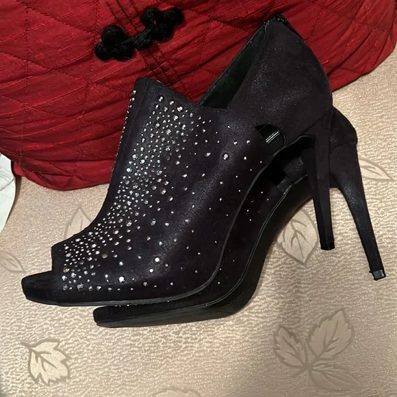 Sparkling and beautiful by Jennifer Lopez. - Picture 11 of 11